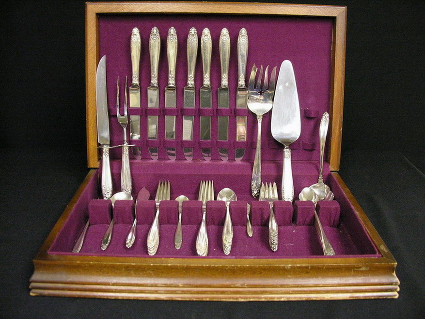 Appraisal: PIECE INTERNATIONAL STERLING PRELUDE Teaspoons - Salad forks Dinner forks