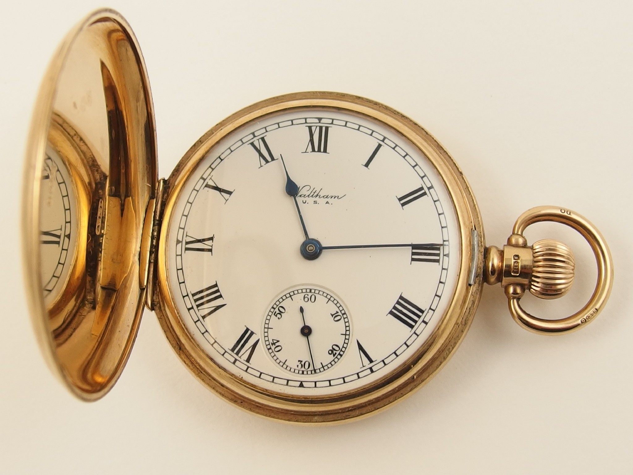 Appraisal: A Waltham ct full hunter pocket watchthe white enamel dial