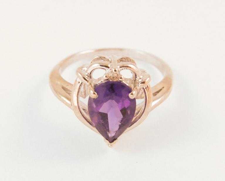 Appraisal: AMETHYST DIAMOND AND FOURTEEN KARAT GOLD RING The white gold