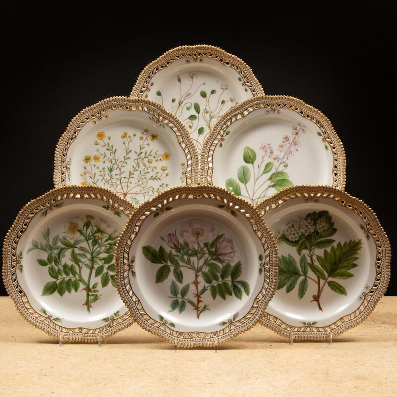 Appraisal: Set of Fourteen Flora Danica Porcelain Reticulated Dinner Plates Green