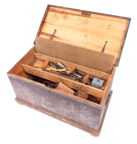 Appraisal: A stained pine carpenter's tool chest containing moulding planes braces