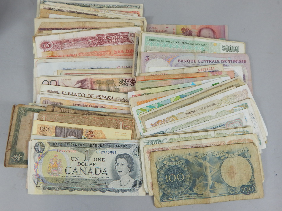 Appraisal: A collection of general circulated World bank notes in a