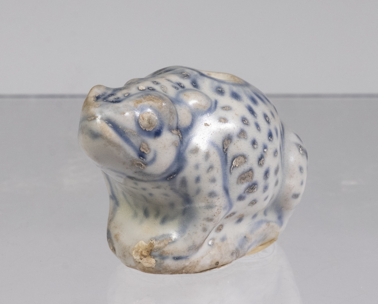 Appraisal: TH C VIETNAMESE FROG FORM WATER DROPPER Blue and White