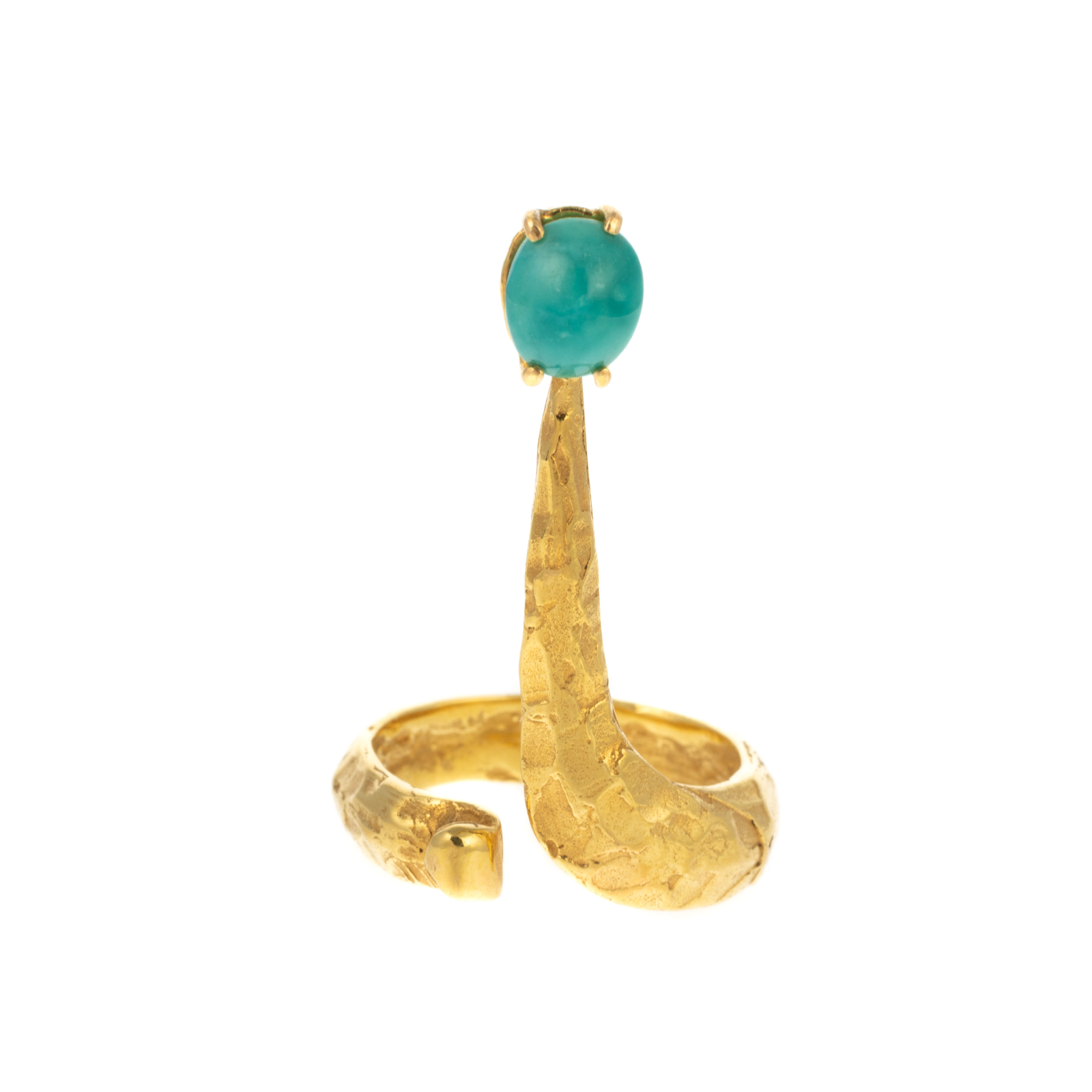 Appraisal: A K TURQUOISE RING WITH HAMMERED FINISH K yellow gold