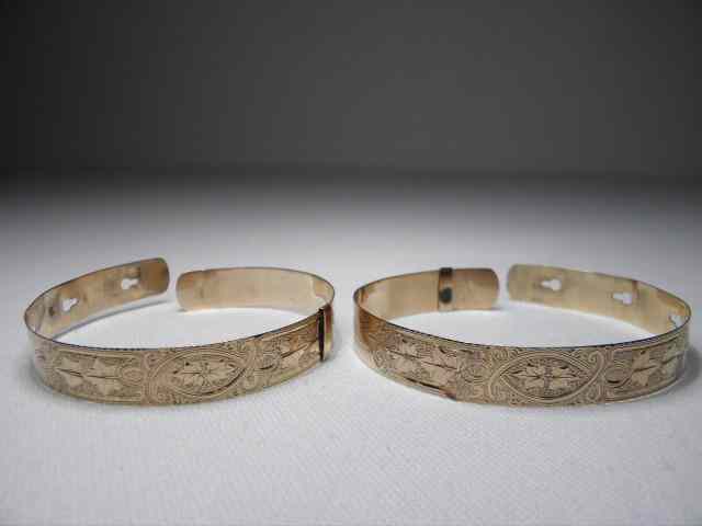 Appraisal: Two Victorian era kt yellow gold bracelets with engraved design