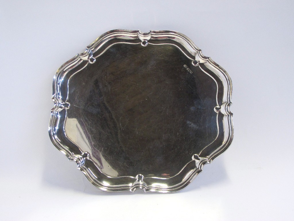 Appraisal: A silver salver Sheffield