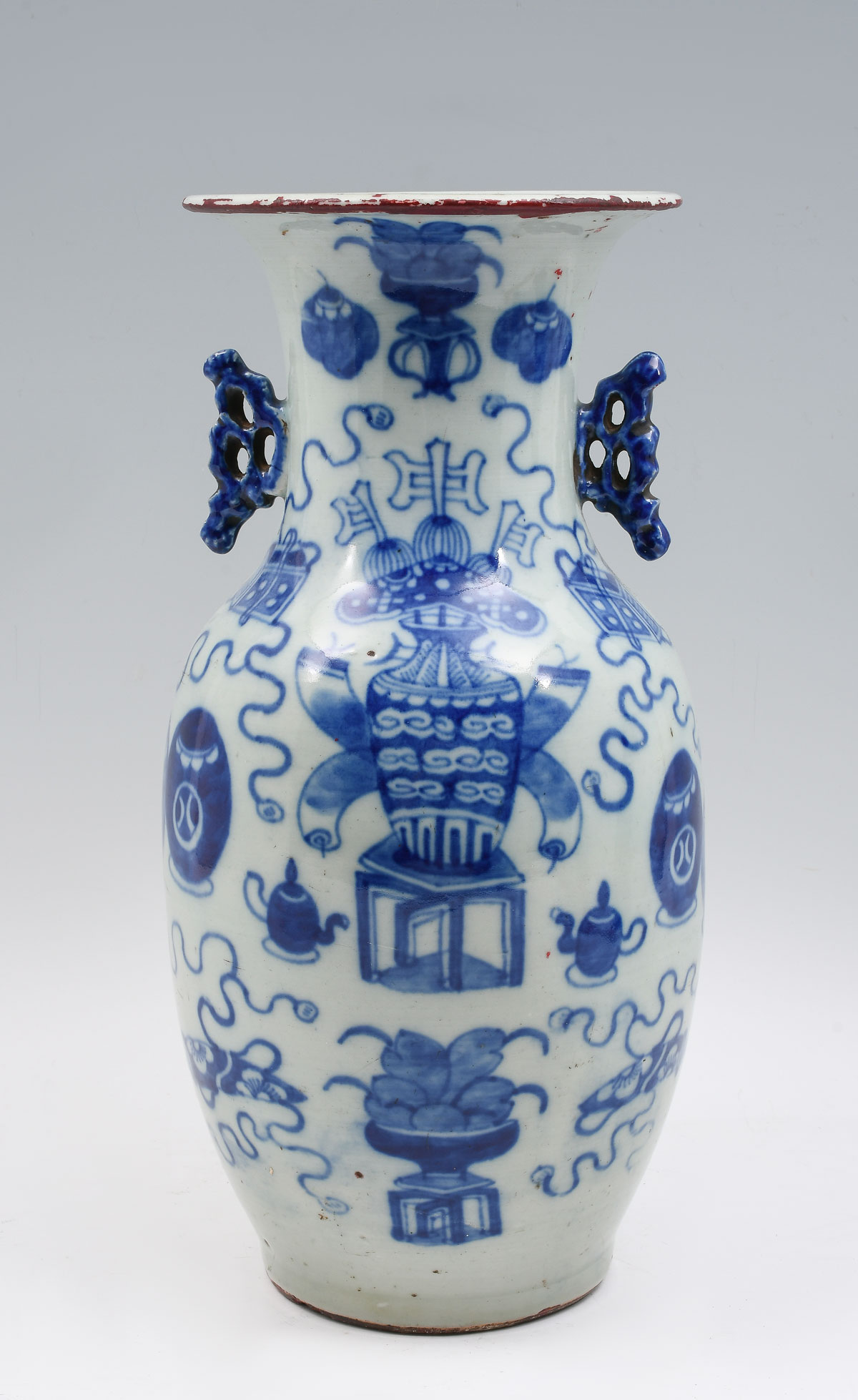 Appraisal: CHINESE BLUE WHITE PORCELAIN VASE Late th century Chinese porcelain