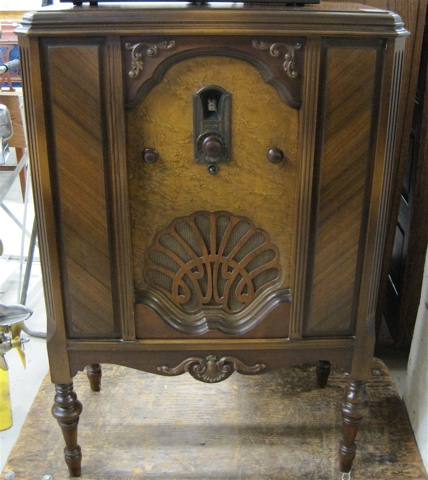 Appraisal: PHILCO RADIO lowboy model c with window dial and three