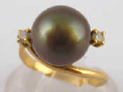 Appraisal: A yellow metal tests carat gold grey cultured pearl and