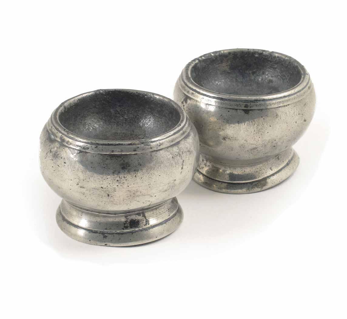 Appraisal: A pair of early th century pewter bulbous trencher salts