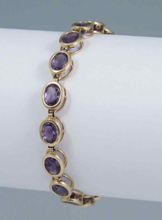 Appraisal: CTW AMETHYST K GOLD BRACELET K yellow gold bracelet contains