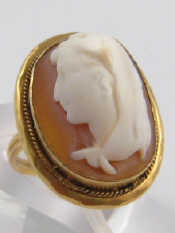 Appraisal: A yellow metal tests carat gold shell cameo ring size