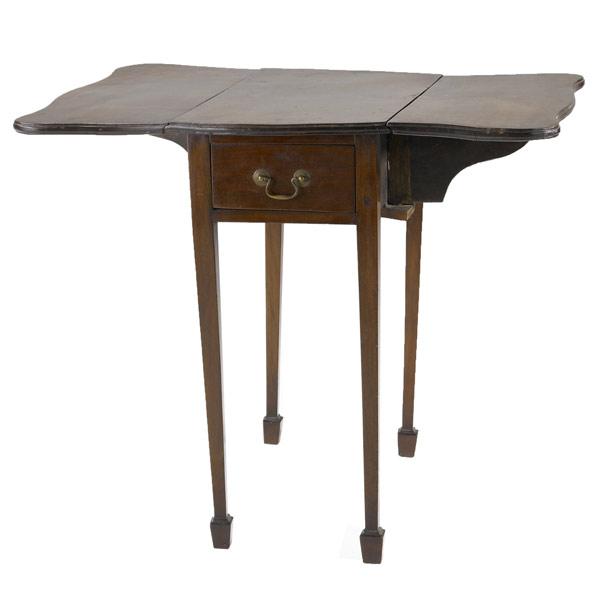 Appraisal: English Chippendale Pembroke drop-leaf table in mahogany th C x