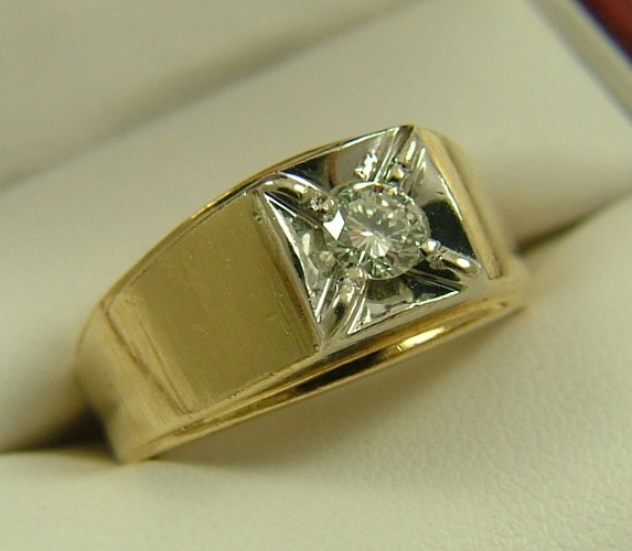 Appraisal: MAN'S DIAMOND SOLITAIRE RING WITH APPRAISAL K gold setting estimated