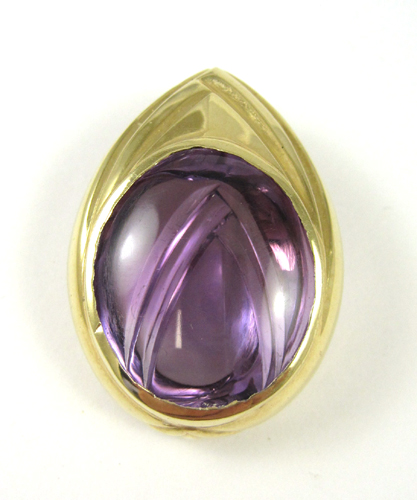 Appraisal: AMETHYST AND FOURTEEN KARAT GOLD PENDANT The heavy yellow gold