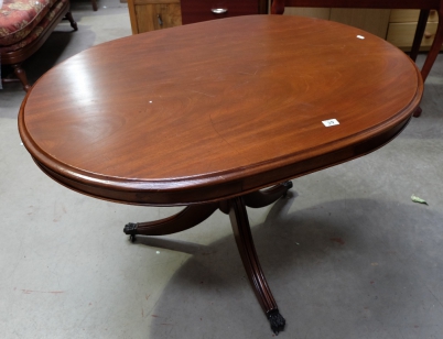 Appraisal: Mahogany reproduction oval dinning table