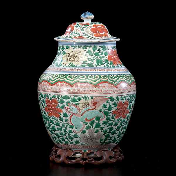 Appraisal: Chinese Transitional Period Jar Chinese ca A transitional period lidded