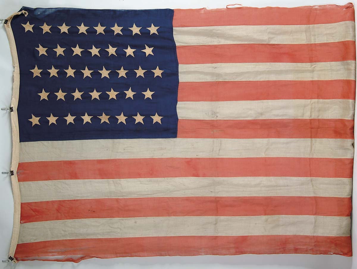 Appraisal: -STAR AMERICAN FLAG x wool bunting flag with hoist ending