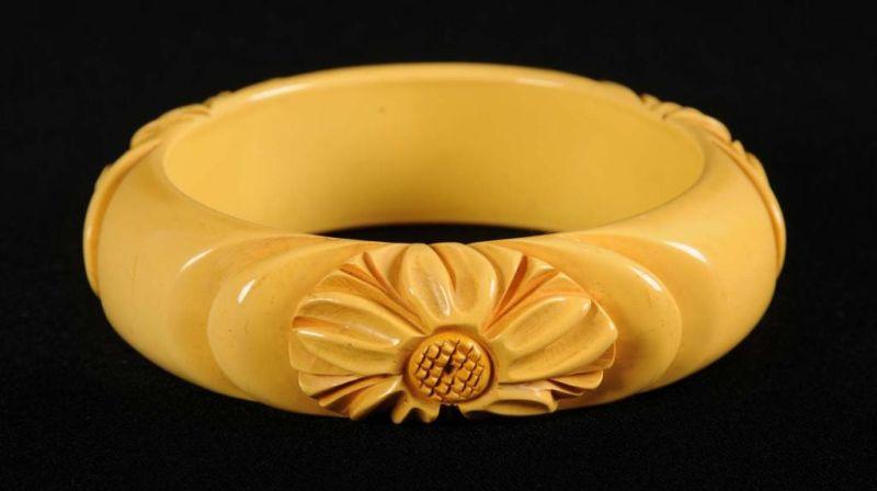 Appraisal: Bakelite Floral Cream Colored Bracelet Condition Near Mint Size -