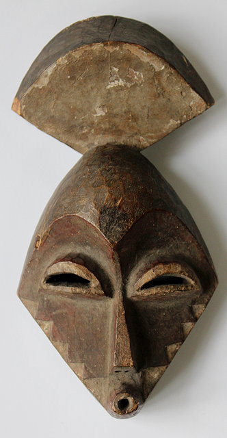 Appraisal: AN AFRICAN TRIBAL MASK with carved and painted decoration cm