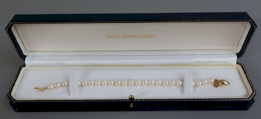 Appraisal: Bailey Banks Biddle Pearl Bracelet Bailey Banks Biddle pearl bracelet