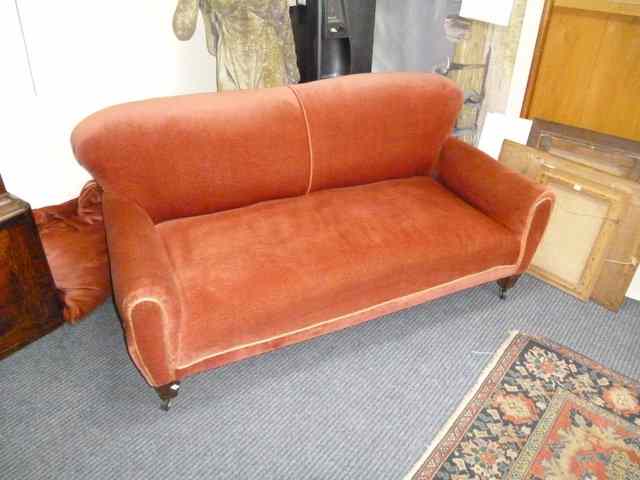 Appraisal: AN EDWARDIAN RED DRAYLON UPHOLSTERED SETTEE wide