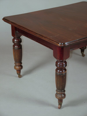 Appraisal: A Victorian mahogany extending dining table with moulded top upon