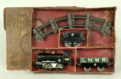 Appraisal: A Hornby clockwork train set with No - - tender