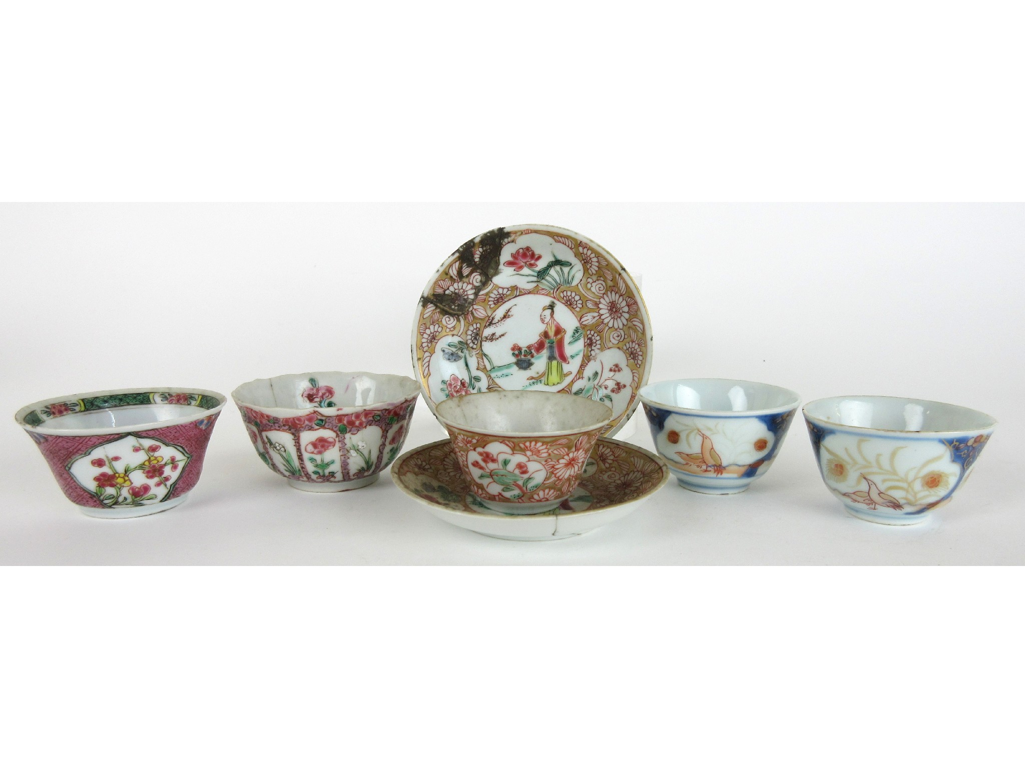 Appraisal: A pair of Chinese Imari tea bowlspainted with birds and