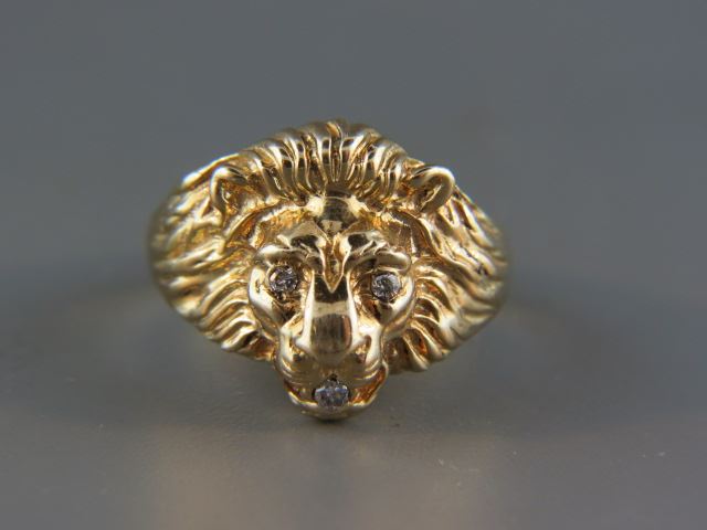 Appraisal: Diamond Man's Ring figural lion's head with round diamonds in