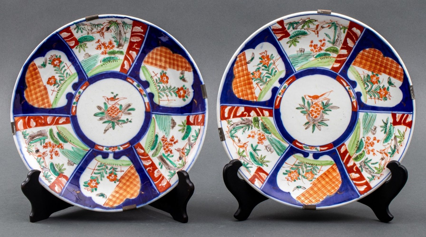 Appraisal: JAPANESE KO-IMARIA DISHES PAIR Japanese Ko-Imari dishes th th c