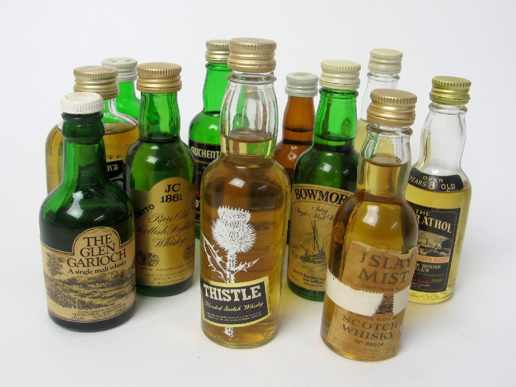 Appraisal: A lot of assorted whisky and liqueur miniatures including Linkwood