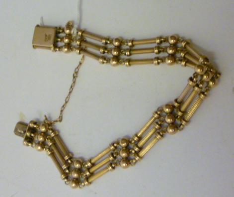 Appraisal: A CT GOLD FANCY LINK CHAIN BRACELET made up of