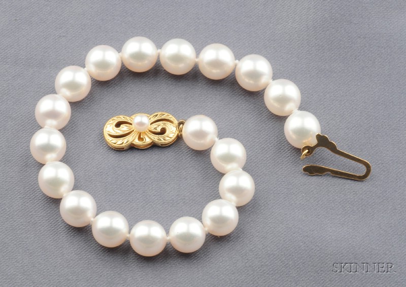 Appraisal: Cultured Pearl Bracelet Mikimoto composed of nineteen white cultured pearls