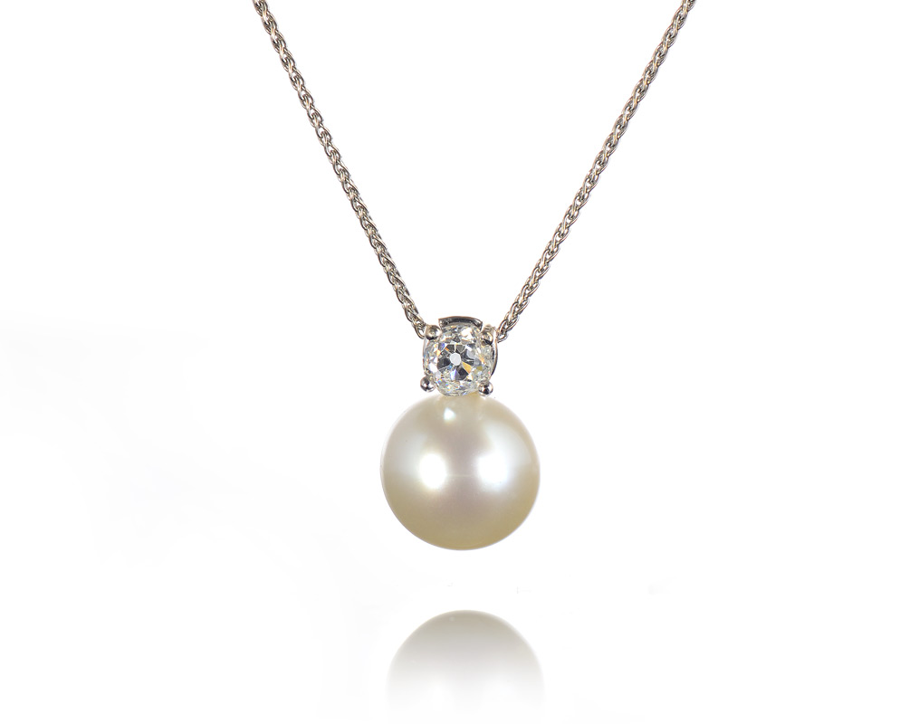 Appraisal: K SOUTH SEA PEARL DIAMOND PENDANT NECKLACE A round mm