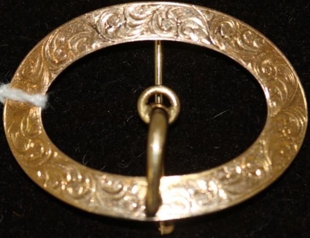 Appraisal: KT GOLD LADIES BROOCH OVAL SHAPE OPEN INCENTER ENGRAVED FLORAL