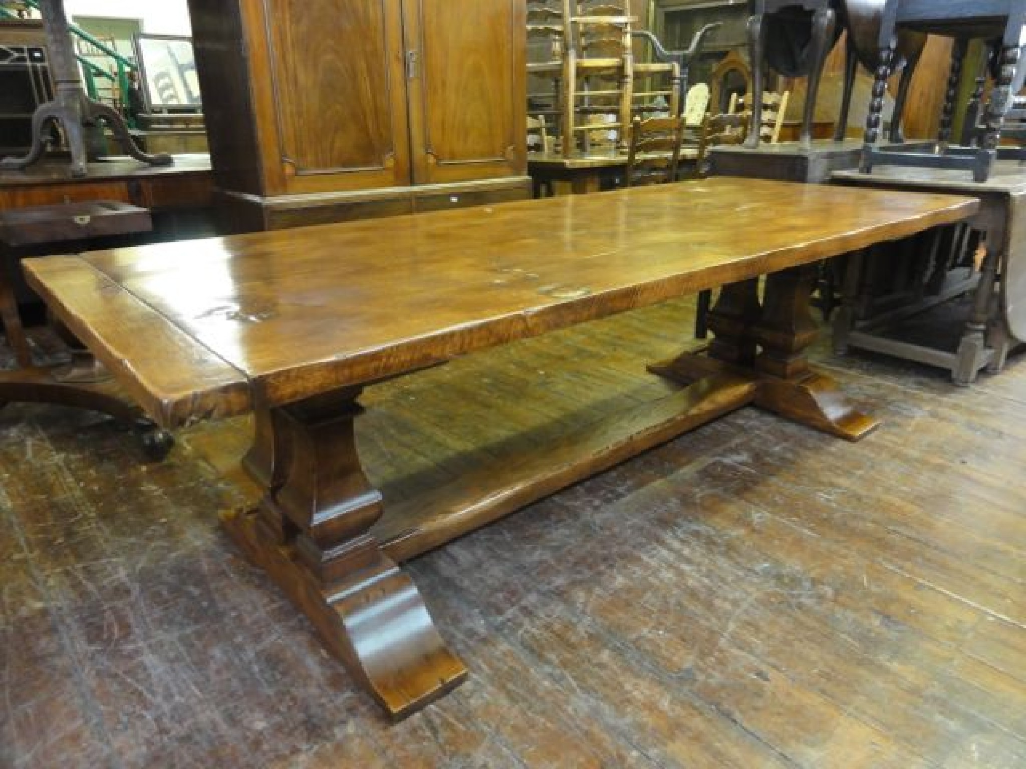 Appraisal: A substantial oak refectory table in the old English style