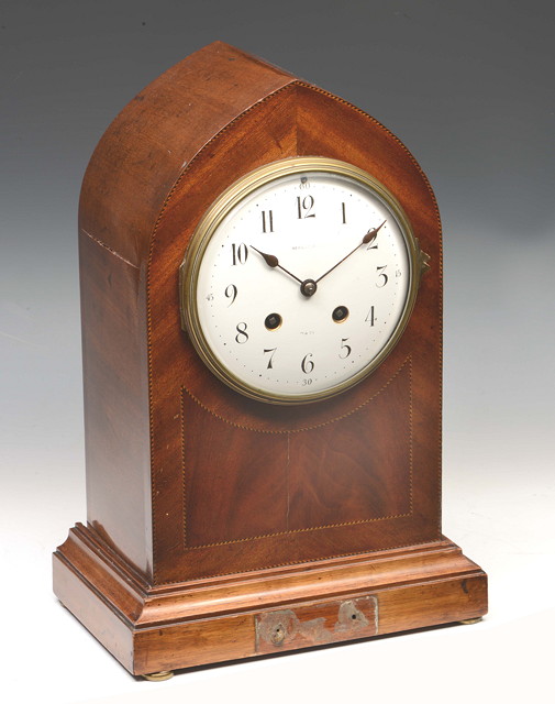 Appraisal: A LATE TH EARLY TH CENTURY MANTEL CLOCK having a