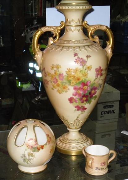 Appraisal: A Royal Worcester blush pedestal vase and cover a pot