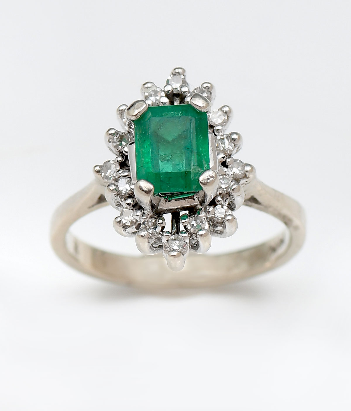 Appraisal: K DIAMOND EMERALD RING Classic and sweet emerald approx CT