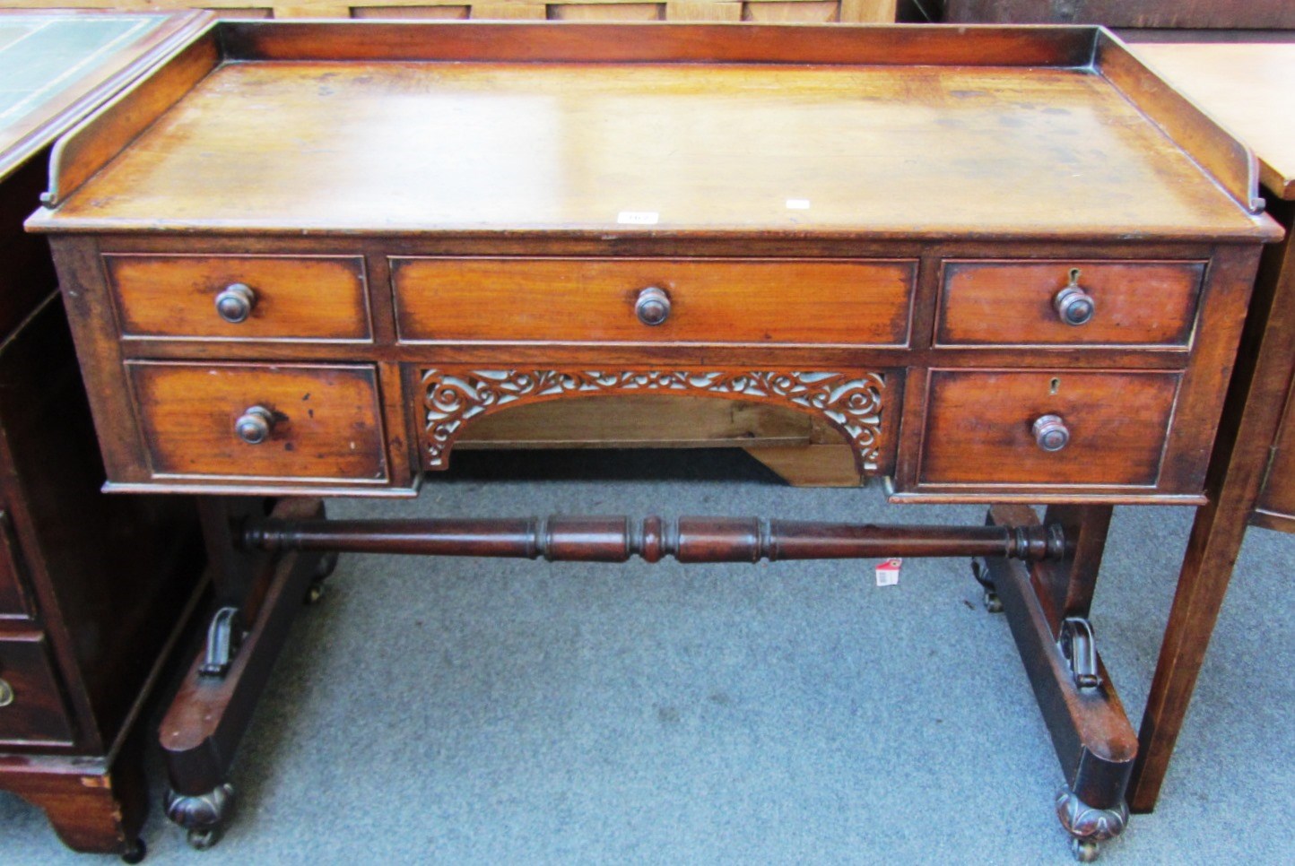 Appraisal: An early Victorian mahogany dressing table with five drawers about