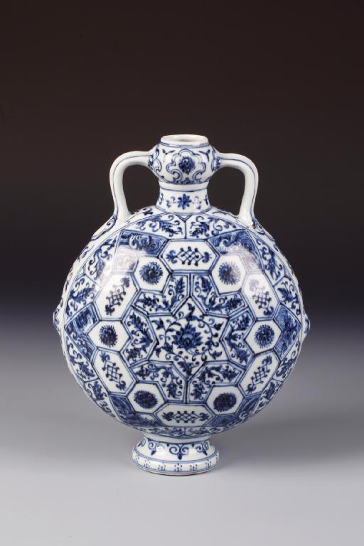 Appraisal: A CHINESE BLUE AND WHITE MOON FLASK the circular body