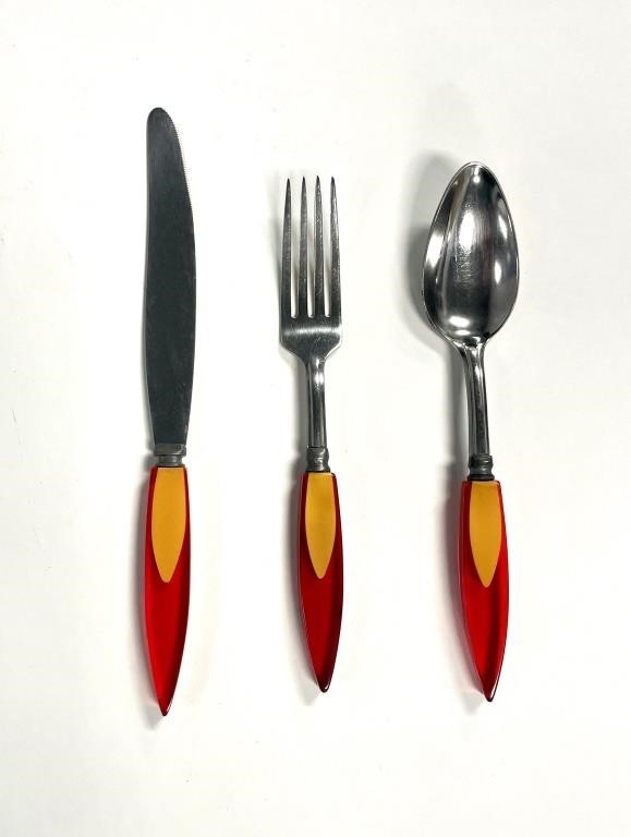 Appraisal: Englishtown Catalin Table setting for stainless flatware set with Bakelite