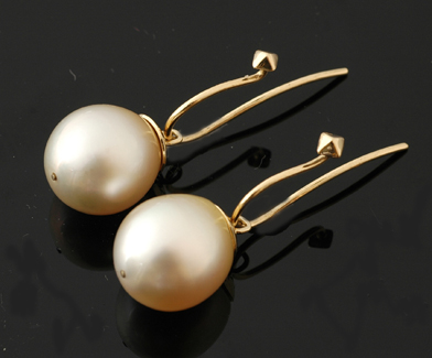 Appraisal: A pair of South Sea pearl earrings The tear drop