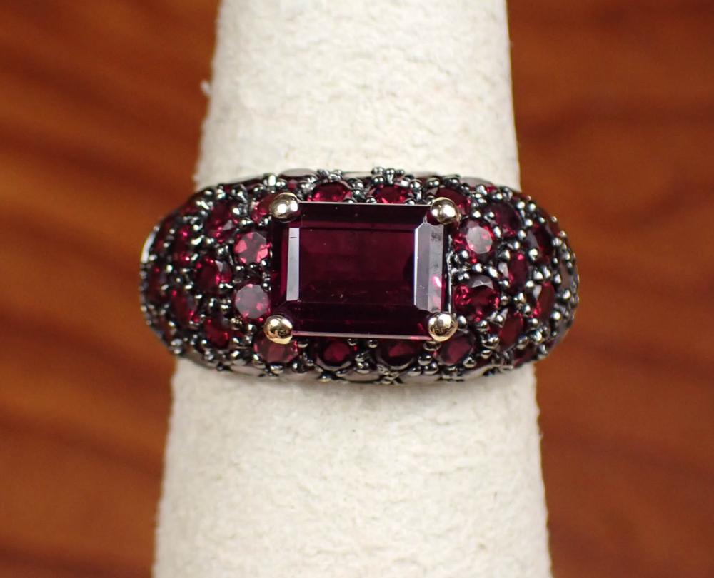 Appraisal: RED GARNET AND YELLOW GOLD RING The k yellow gold