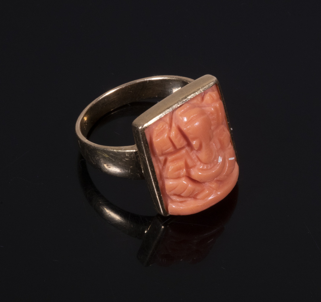 Appraisal: CARVED CORAL RING Vintage K Yellow Gold Ring set with