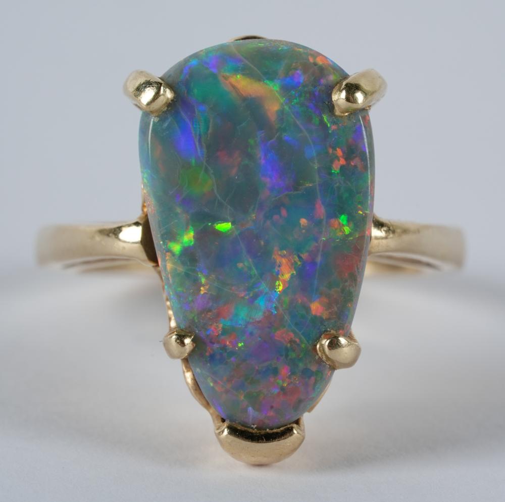 Appraisal: KARAT YELLOW GOLD OPAL RINGcentering one free-form cabochon-cut opal doublet