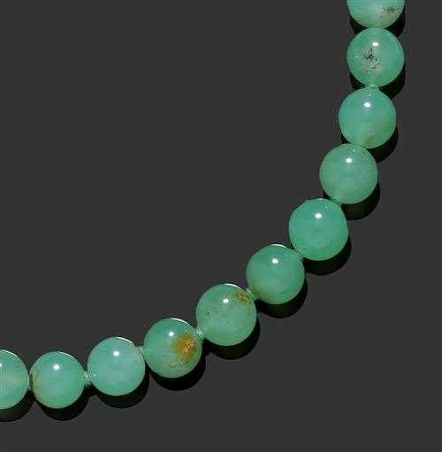 Appraisal: CHRYSOPRASE SAUTOIR Decorative sautoir of numerous chrysoprase beads of ca