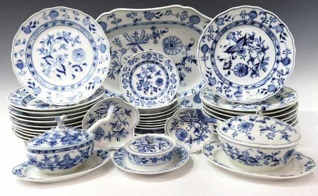 Appraisal: lot of Meissen Blue Onion porcelain dinner service an assembled