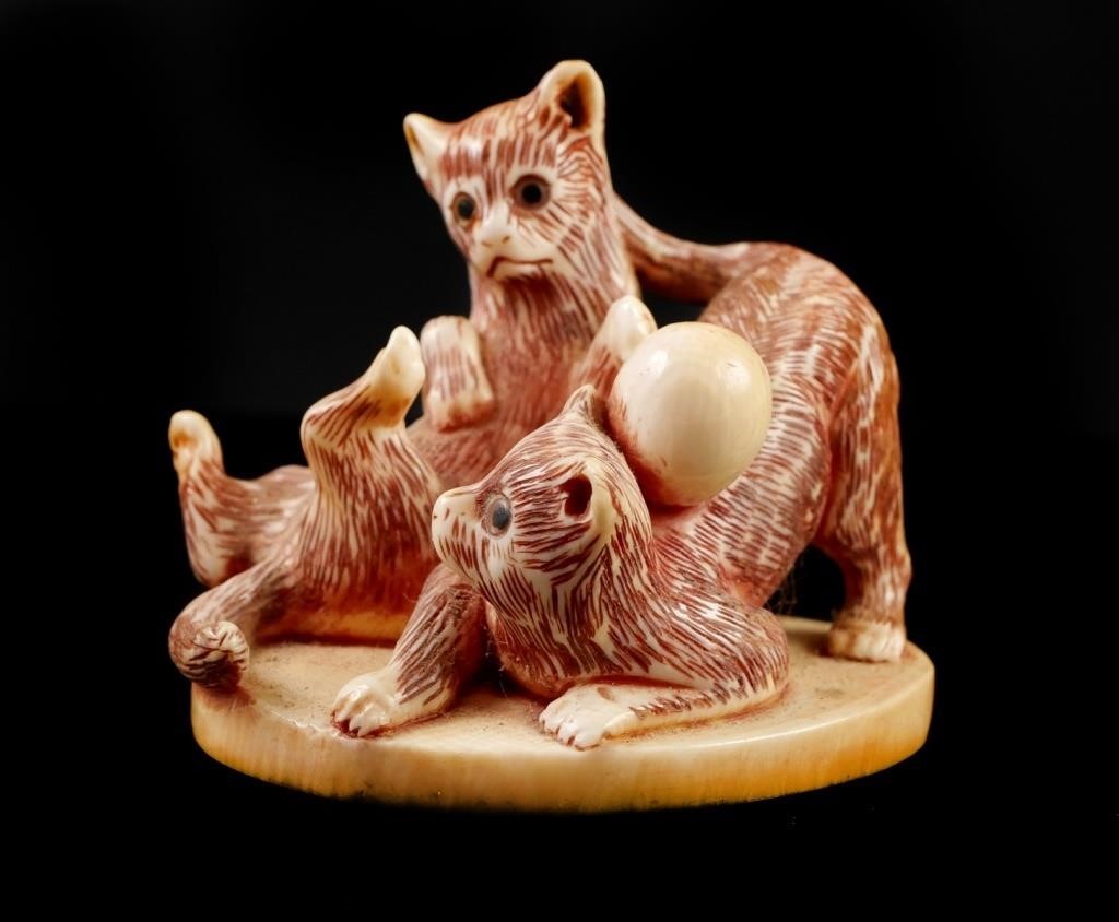 Appraisal: Fine okimono or netsuke carving of two cats playing with